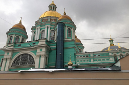 Установка купола над крестильней собора Богоявления Господня в Елохове, Москва