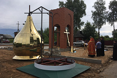 Купол с крестом на часовню Св. Георгия Победоносца в Оленино Тверской области
